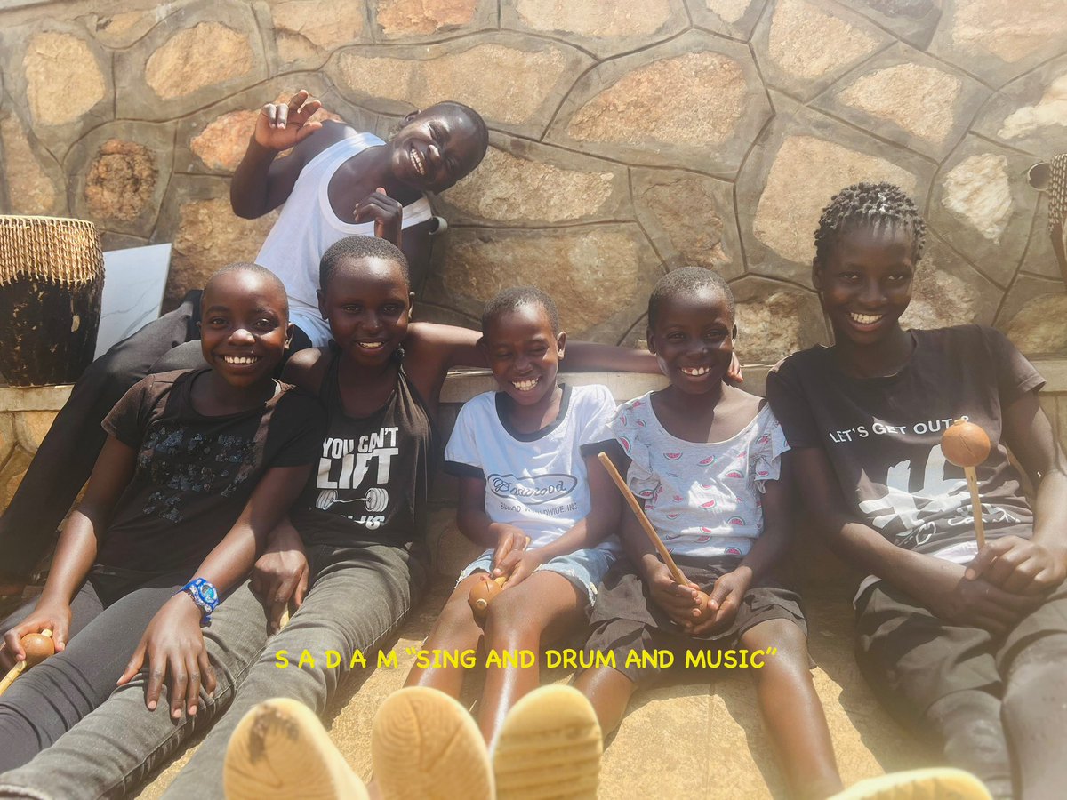 A Community Song For Love and Harmony filled with laughter 🤭 🌴 
Together we sing, our hearts beating as one

Experience the gentle voices from Africa

We all just need to drum. 
S A D A M “SING AND DRUM AND MUSIC”

youtu.be/A2-CMKGklS8?si…