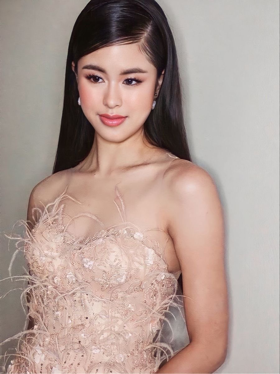 narirezen's tweet photo. Kisses Delavin, one of the most genuine housemates. https://t.co/QQa4prHb3k