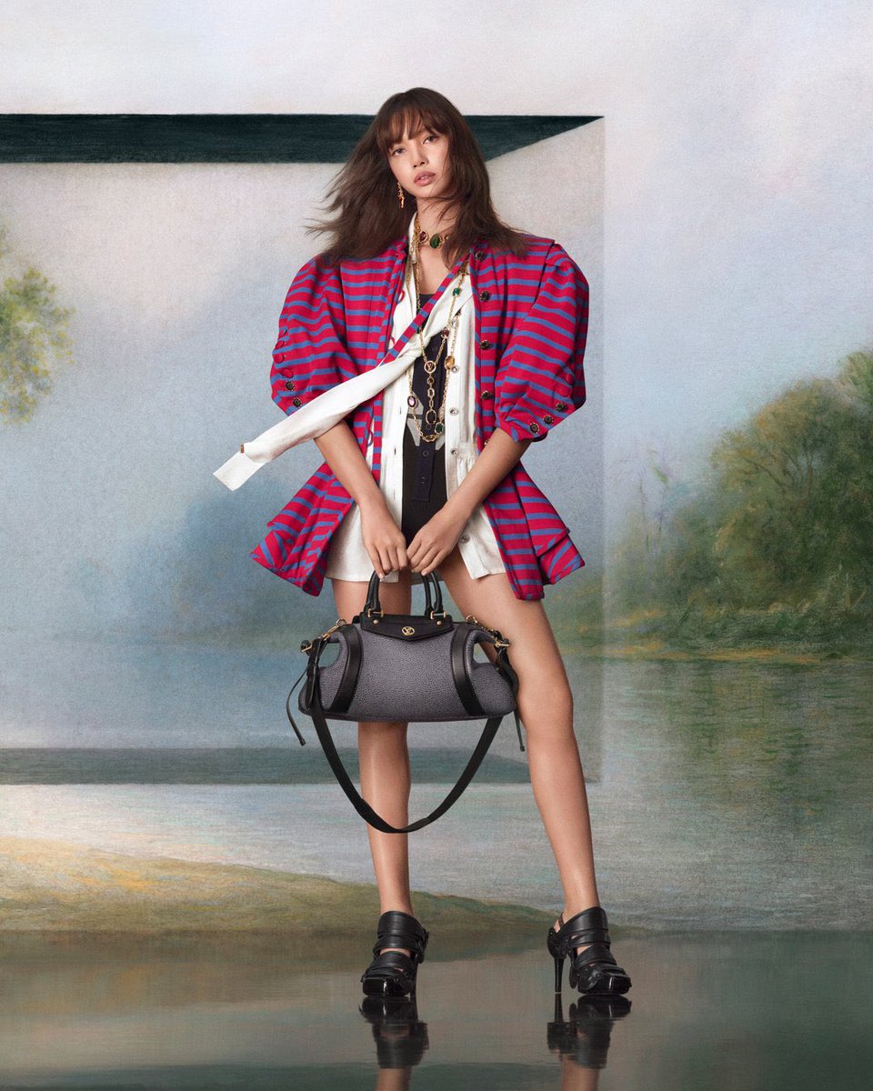 PopBase's tweet photo. LISA for Louis Vuitton. https://t.co/tBUcxkeKgT