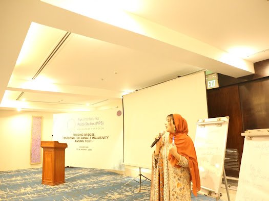 for_interfaith's tweet photo. ๐ข Catch a glimpse of Day 2 of our workshop, ๐๐ฎ๐ข๐ฅ๐๐ข๐ง๐ ๐๐ซ๐ข๐๐ ๐๐ฌ: ๐
๐จ๐ฌ๐ญ๐๐ซ๐ข๐ง๐ ๐๐จ๐ฅ๐๐ซ๐๐ง๐๐ ๐๐ง๐ ๐๐ง๐๐ฅ๐ฎ๐ฌ๐ข๐ฏ๐ข๐ญ๐ฒ ๐๐ฆ๐จ๐ง๐ ๐๐จ๐ฎ๐ญ๐ก. ๐ก
#WorkshopDay2 #Buildingbridges #Tolerance #Inclusivity #Youth https://t.co/CJXMePnlE7