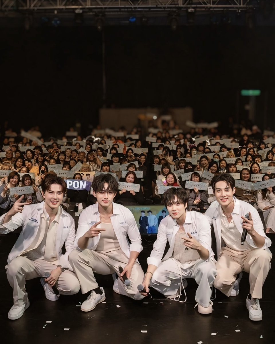 อบอุ่นหัวใจ! “สายลับ - ภณ - เบนซ์ - กาฟิวส์” จัดเต็มโมเมนต์พิเศษแฟนมีตติ้งที่ไทเป
.
4 นักแสดงนำ “สายลับ เหมวิช - ภณ ธนภณ - เบนซ์ อัทธ์ธนิน - กาฟิวส์ พันธุ์ธัช” จากซีรีส์ Boys Love “รักนี้ไม่มีถั่วฝักยาว” สร้างความทรงจำแสนประทับใจในงาน “SAILUB PON &amp; BENZ GARFIELD 1ST FAN MEETING