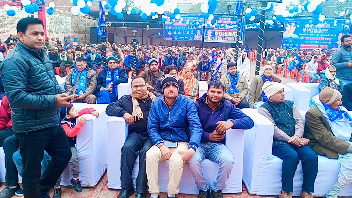 VikasBabuBSP's tweet photo. बहुजन समाज पार्टी यूनिट कासगंज जिला अध्यक्ष डीपी सिंह राना जी की अध्यक्षता में #बसपा सुप्रीमो मायावती जी का 69 वाँ जन्मदिन जनकल्याणी दिवस के रूप में हर्ष उल्लास के साथ बनाया....!!
💐💐👑👑🎉🎉🥰🥰🥀🥀💐💙💙🙏
#जनकल्याणकारी_दिवस #बहुजन_समाज_पार्टी_जिंदाबाद #haapybirthday #बसपा https://t.co/9MzwkEDiea