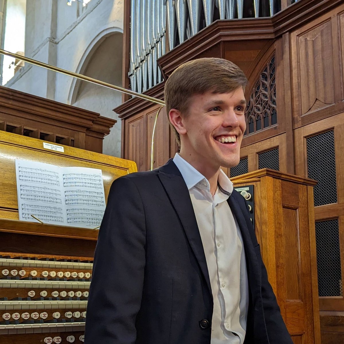 Winchester Cathedral tweet media