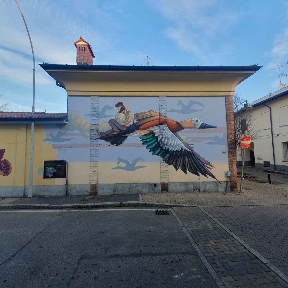 GraffHunt's tweet image. Year: 2023
Artist: Alessandra Carloni
Title: Il mio volo controcorrente
Location: Via donatori di sangue, San Pietro All'Olmo, Cornaredo, MILANO Italy   
📷@Graffhunt
#StreetArt #graffitiHunter #graffiti #graffitiwriting #Cornaredo #muralism #urbanart #AlessandraCarloni