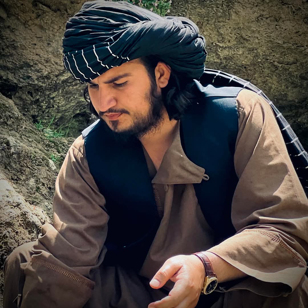 Samimkhapalwak1's tweet photo. هغوئ د صمیمیت او میني نېست په موږ کی غواړي"
عجیبه د ښمني کوي هغوئ د ګلابونو!
#Samim #Erfan https://t.co/7AHDTZBDTn
