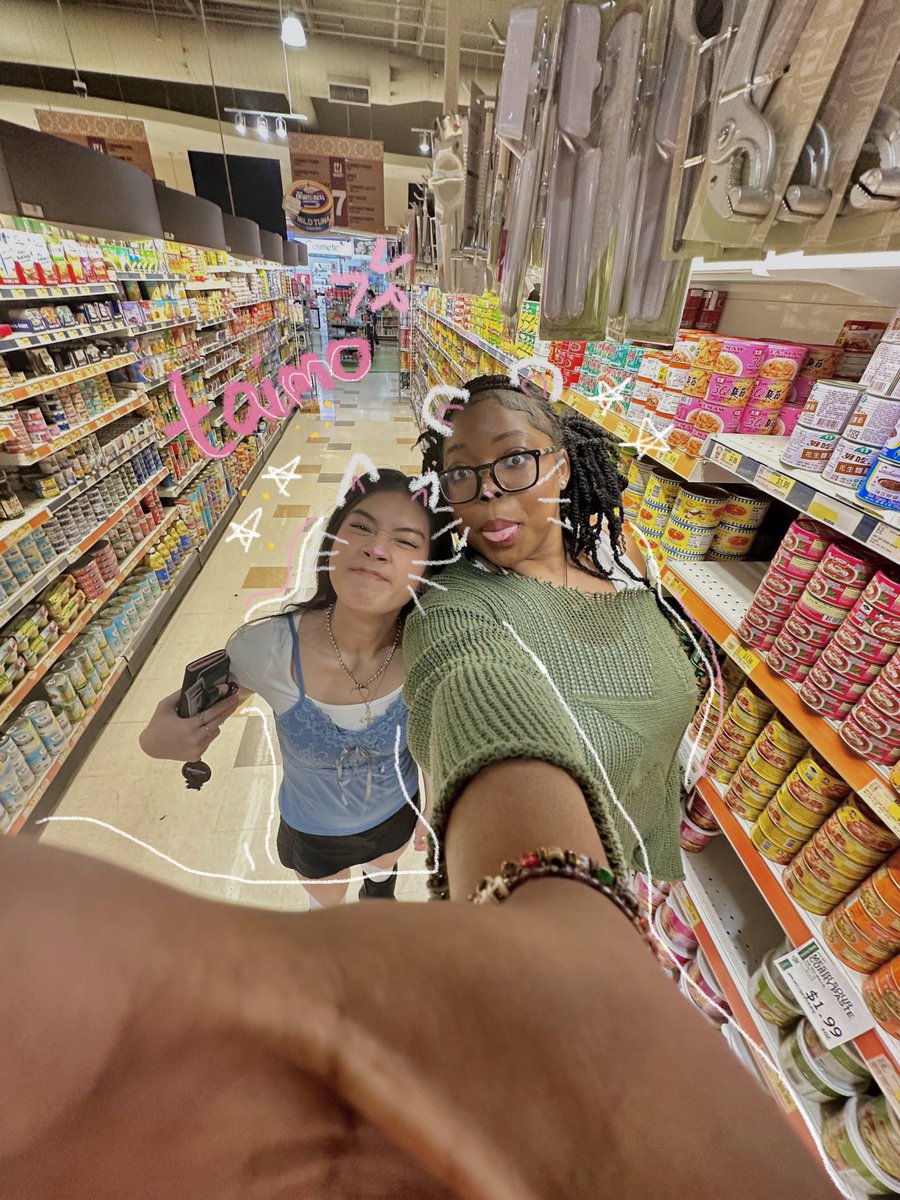 facenecks's tweet photo. HAPPY BIRTHDAY TO BIG ADULT TAIGIZ NOWWW I LOVE U SM 😊 https://t.co/Zh34qAkF8p