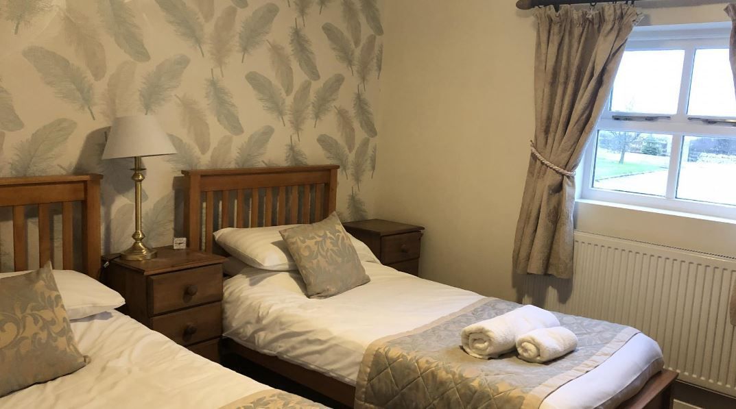 aroundaboutbrit's tweet photo. The Jug and Glass Inn is a quaint English coaching inn near the picturesque Derbyshire village of Hartington.
🍻 Pubs & Inns
https://t.co/VnoVR1aWQA
#TheJugAndGlassInn #Derbyshire #Explore #PeakDistrict #CoachingInn #Buxton #Adventure #ChatsworthHouse #Cycling #Ensuite https://t.co/22Vgnafu1k