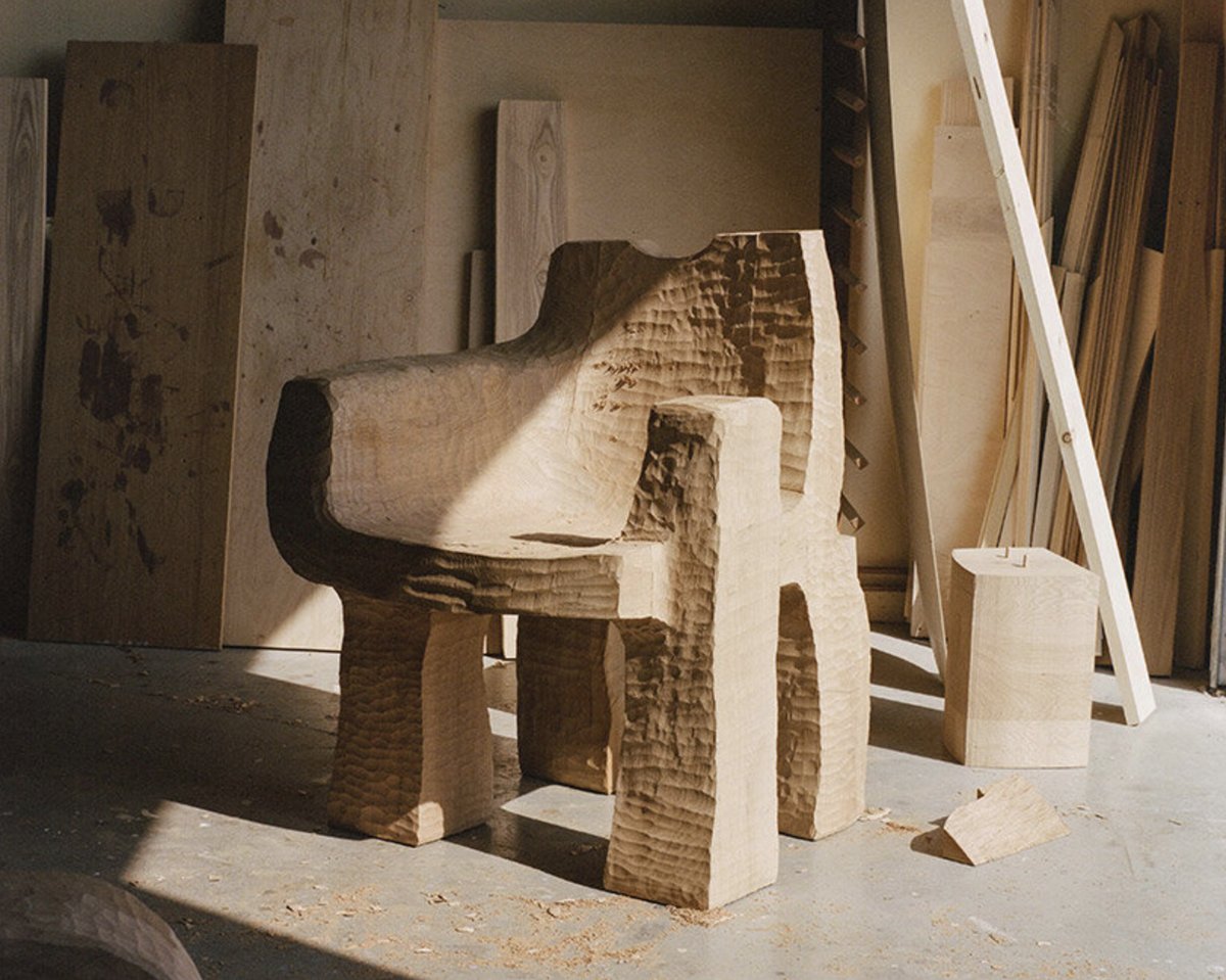 THEFARMparis's tweet image. 🕳 #DesignFocus : faye toogood presents &apos;assemblage 7 : lost and found II&apos; at friedman benda

Faye Toogood is known for her ability to reinterpret classical forms and references from art history, using diverse mediums such as sculpture, furniture, and fashion.

♟ Kat Barandy via…