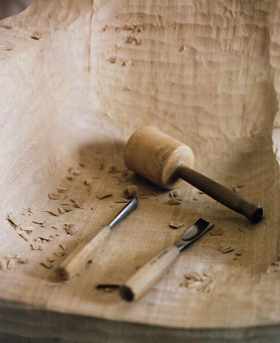 THEFARMparis's tweet image. 🕳 #DesignFocus : faye toogood presents &apos;assemblage 7 : lost and found II&apos; at friedman benda

Faye Toogood is known for her ability to reinterpret classical forms and references from art history, using diverse mediums such as sculpture, furniture, and fashion.

♟ Kat Barandy via…