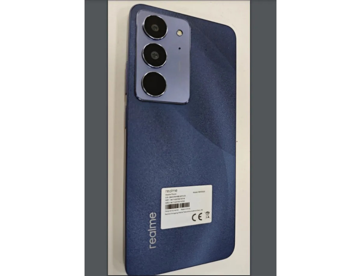 featurverse's tweet photo. The upcoming Realme 14x (4G)
- 6.67-inch screen
- 6/125GB
- Realme UI 6.0
- 5,180 mAh battery with support for 45W wired charging
#realme14x5g #realme14x #realme14x4G #realme https://t.co/ZFsD3sJKel