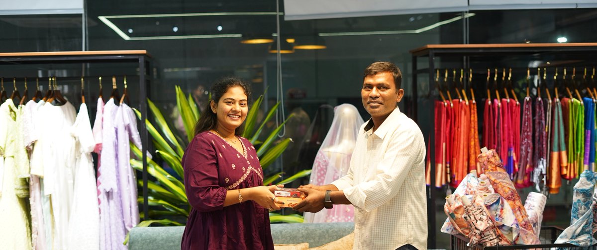 Sakya_label's tweet photo. Our office is buzzing with excitement for the new year! Wishing you all a year filled with growth,success, and happiniess.
Wishing Our Great Clients For Supporting us a lot &amp; Thank You So Much

Sakya.Saress
Sakyalabel
Sakya
Kavya Reddy https://t.co/r4F3vSyY6p