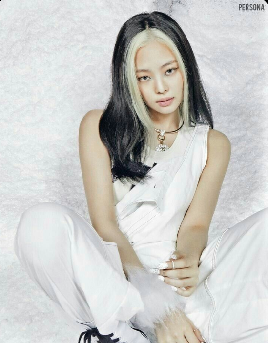 AboutMusicYT's tweet photo. Happy 29th birthday to the it-girl Jennie of BLACKPINK! https://t.co/rtrrqBRtHK