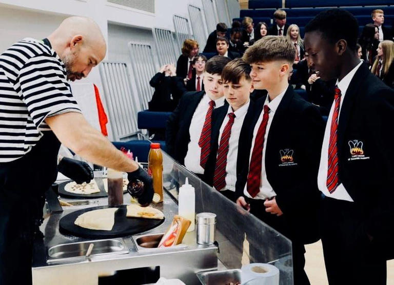 North East schools - join in  La Petite Crêperie’s Schools’ competition, where pupils design a unique crêpe and practice French in a fun way. 2 schools will 
win an in-person class workshop with Founder, Julien Poulalion (enter by 14th Feb)   expressyourselfne.com/2025/01/14/cul…  <a href="/LPCreperie/">La Petite Crêperie</a>