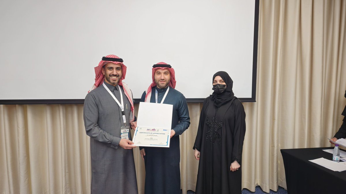 #HappningNow 

تكريم اللجنة المحكمة في تقييم المتأهلين للتصفيات النهائية في عرض المسابقات البحثية المصاحبه للمؤتمر الاقليمي للاتحاد العالمي لطب 
الأسنان

Dr. Abdulfattah Azamah

#SIDC2025
#سيدك
