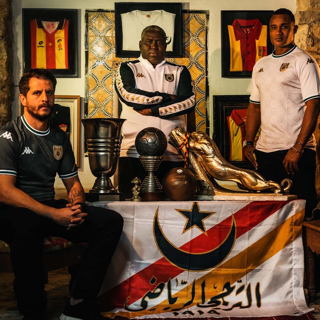 KappaFrance's tweet photo. Kappa et l'@ESTunis1919 dévoilent le maillot third et fourth du club ⚽

Un maillot aux couleurs historiques pour célébrer leurs 106 ans ! 🎉

Commandez le maillot 👉 https://t.co/H6ZcqyHrhx

#kappa #estunis https://t.co/aBdB5uK6zg