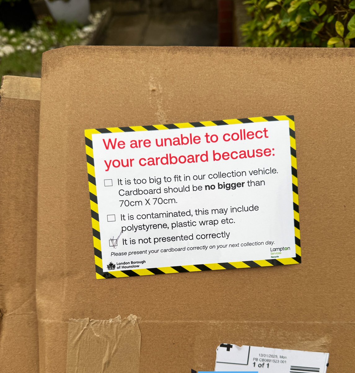 My council is more concerned about presentation of the recyclables than recycling! #hounslowcouncil <a href="/LBofHounslow/">Hounslow Council</a> #recycling #london #chiswick 

Ps. The carton box was folded!