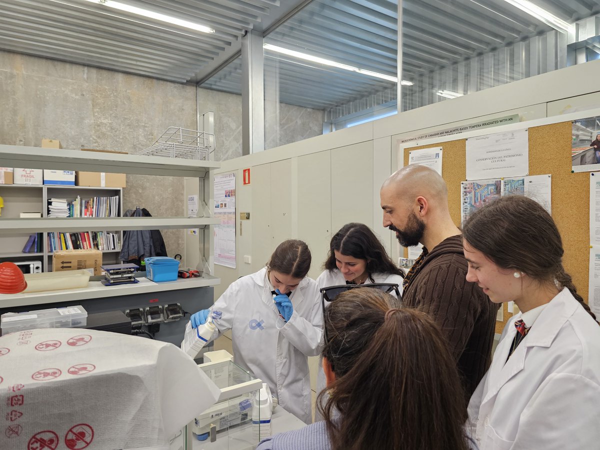 cintecx's tweet photo. 💡 #STEMBach trae a CINTECX a estudiantes del Colegio las Acacias de Vigo con un proyecto para evaluar la evolución del deterioro en un mural de la ciudad de #Vigo.
✅ Continuamos nuestro compromiso con la promoción de las vocaciones #STEM
#HRS4R #FEDERGalicia #EUFunds https://t.co/WUo4WrsCDK