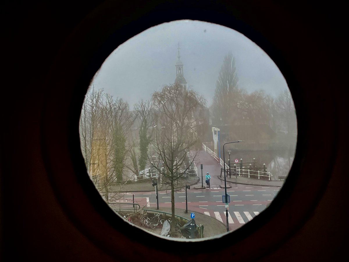 Zeilpoort bezien vanuit een zolderraam