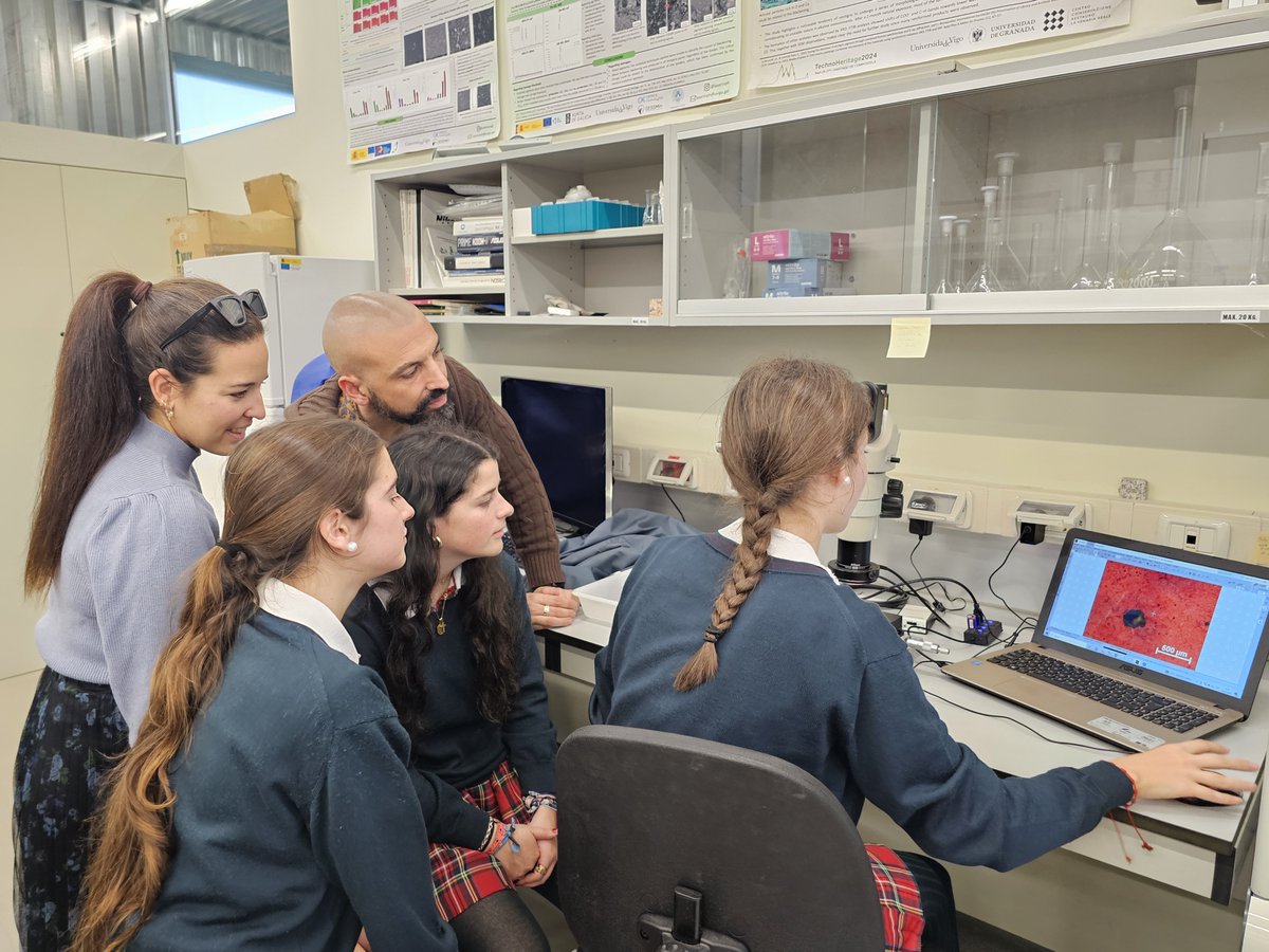 cintecx's tweet photo. 💡 #STEMBach trae a CINTECX a estudiantes del Colegio las Acacias de Vigo con un proyecto para evaluar la evolución del deterioro en un mural de la ciudad de #Vigo.
✅ Continuamos nuestro compromiso con la promoción de las vocaciones #STEM
#HRS4R #FEDERGalicia #EUFunds https://t.co/WUo4WrsCDK