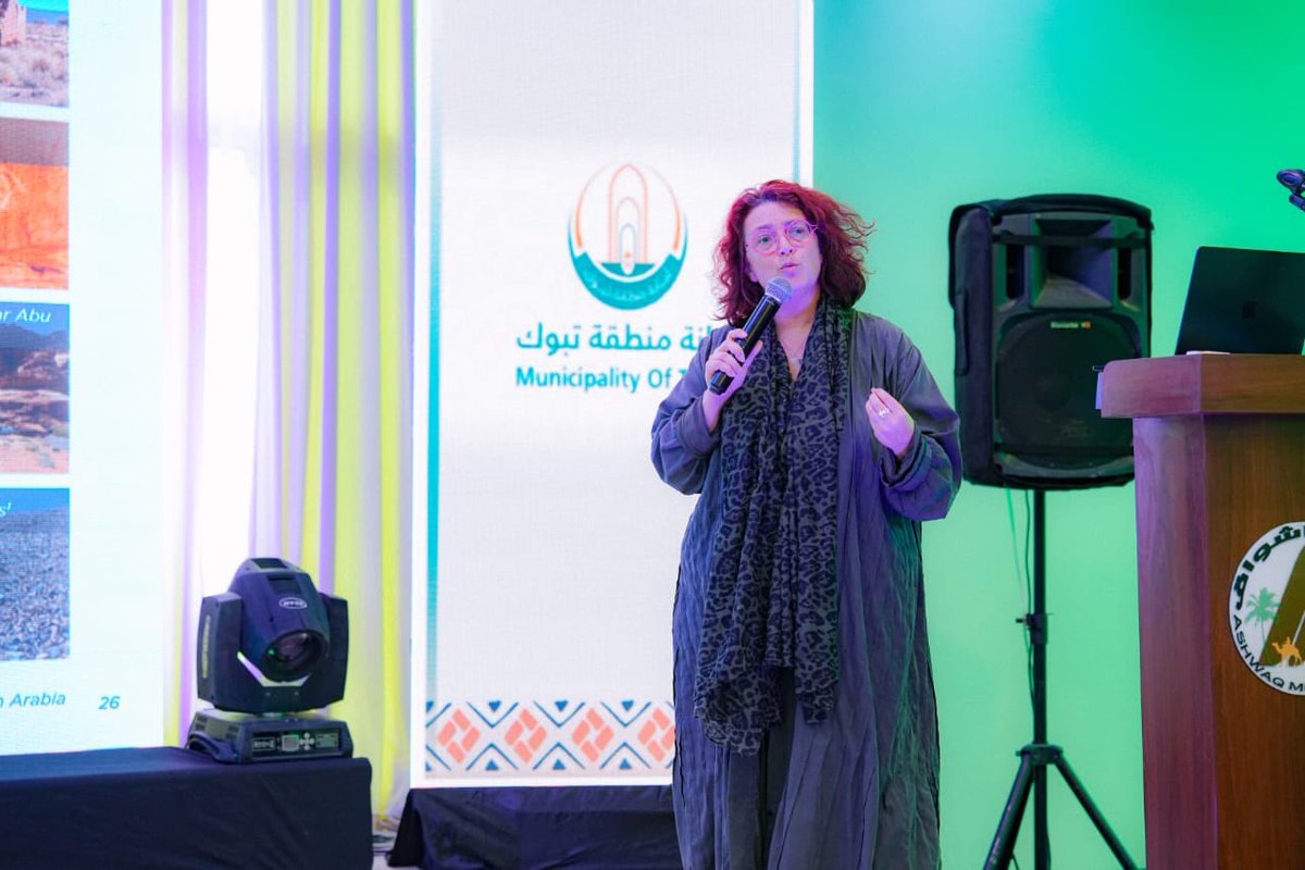 ashoaqmcl's tweet photo. #بلدية_اشواق
أقيمت في بلدية أشواق ورشة عمل بين أمانة منطقة تبوك بقيادة أمين المنطقة وفريقه التنفيذي ومحمية الأمير محمد بن سلمان بقيادة مدير الاستراتيجيات بالمحمية السيدة/ تيري وفريقها.
 وتم عرض الاستراتيجية وسبل التكامل والمكاسب السريعة مما يضمن رفاهية المواطن وتحقيق رؤية 2030. https://t.co/94zceoZLDy