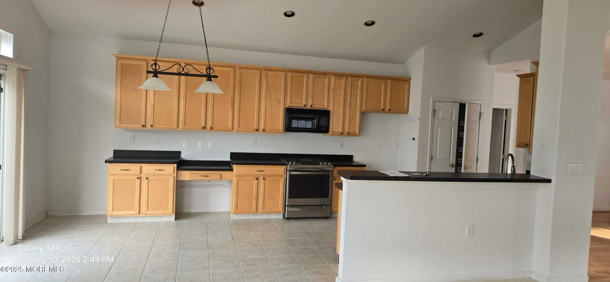 MikeSpinetta's tweet photo. 77 Drayton Road, Manchester, NJ, 08759
2 bed | 2 bath 2175 Sq. Ft.
Active | 430000
https://t.co/ia5TDlfuQr
Discover the charm of this Extended Wellington Model Ranch nestled in the prestigious Renaissance at Manchester, an... https://t.co/xziO2g5epR https://t.co/3S8Ok0pMl9 https://t.co/bEcHfYaJ2I