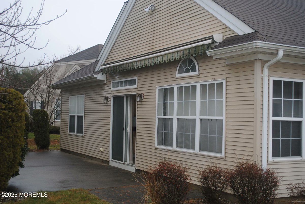 MikeSpinetta's tweet photo. 77 Drayton Road, Manchester, NJ, 08759
2 bed | 2 bath 2175 Sq. Ft.
Active | 430000
https://t.co/ia5TDlfuQr
Discover the charm of this Extended Wellington Model Ranch nestled in the prestigious Renaissance at Manchester, an... https://t.co/xziO2g5epR https://t.co/3S8Ok0pMl9 https://t.co/bEcHfYaJ2I