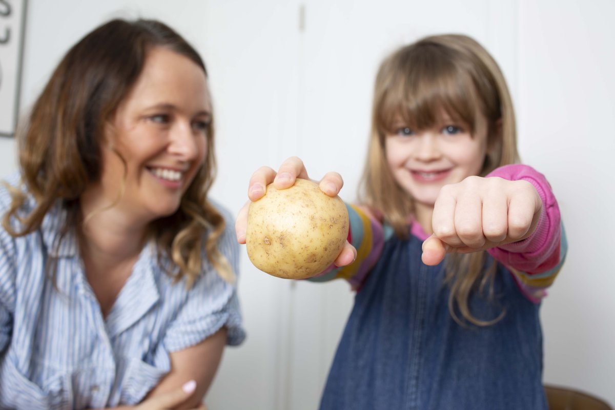 Children should be offered appropriate portion sizes for their own age and size. Large portions encourage children to eat more, which can lead to weight gain. Today we're launching advice for parents on portion sizes for children. nutrition.org.uk/creating-a-hea…