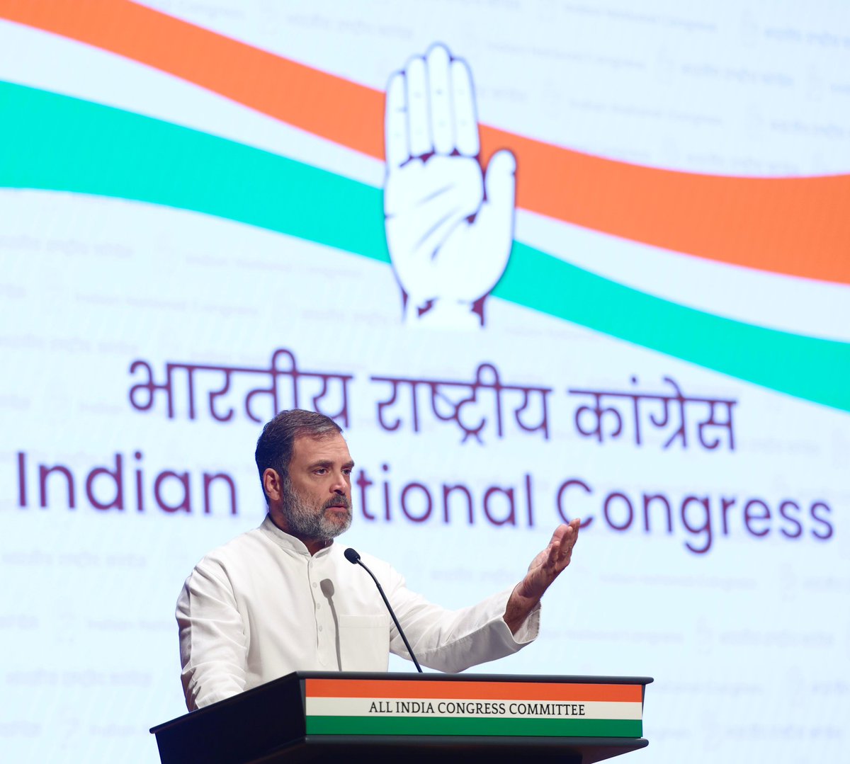 Rahul Gandhi (@rahulgandhi) on Twitter photo рдХрд╛рдВрдЧреНрд░реЗрд╕ рдкрд╛рд░реНрдЯреА рдиреЗ рд▓реЛрдЧреЛрдВ рдХреЗ рд╕рд╛рде рдорд┐рд▓ рдХрд░, рд╕рдВрд╡рд┐рдзрд╛рди рдХреА рдмреБрдирд┐рдпрд╛рдж рдкрд░, рднрд╛рд░рдд рдХреА рд╕рдлрд▓рддрд╛ рдХрд╛ рдирд┐рд░реНрдорд╛рдг рдХрд┐рдпрд╛ рд╣реИред рд▓реЛрдЧреЛрдВ рдХреЗ рдЕрдзрд┐рдХрд╛рд░реЛрдВ рдХреЗ рдХрд╡рдЪ, рд╕рдВрд╡рд┐рдзрд╛рди рдХреА рд░рдЪрдирд╛ рд╕реЗ рд▓реЗрдХрд░ рд░рдХреНрд╖рд╛ рддрдХ рдХрд╛ рджрд╛рдпрд┐рддреНрд╡ рдХрд╛рдВрдЧреНрд░реЗрд╕ рдиреЗ рдирд┐рднрд╛рдпрд╛ рд╣реИред
рд╣рдорд╛рд░рд╛ рдирдпрд╛ рдореБрдЦреНрдпрд╛рд▓рдп рд╣рдорд╛рд░реА рдЗрд╕реА рд╕рдореГрджреНрдз рдРрддрд┐рд╣рд╛рд╕рд┐рдХ рд╡рд┐рд░рд╛рд╕рдд рдФрд░ рд╡рд┐рдЬрд╝рди рдХрд╛ рдкреНрд░рддреАрдХ рд╣реИред
рд╣рдорд╛рд░реА рдХрд╛рдВрдЧреНрд░реЗрд╕ рдкрд╛рд░реНрдЯреА рдиреЗ рд▓реЛрдЧреЛрдВ рдХреЗ рд╕рд╛рде рдорд┐рд▓ рдХрд░, рд╕рдВрд╡рд┐рдзрд╛рди рдХреА рдмреБрдирд┐рдпрд╛рдж рдкрд░, рднрд╛рд░рдд рдХреА рд╕рдлрд▓рддрд╛ рдХрд╛ рдирд┐рд░реНрдорд╛рдг рдХрд┐рдпрд╛ рд╣реИред рд▓реЛрдЧреЛрдВ рдХреЗ рдЕрдзрд┐рдХрд╛рд░реЛрдВ рдХреЗ рдХрд╡рдЪ, рд╕рдВрд╡рд┐рдзрд╛рди рдХреА рд░рдЪрдирд╛ рд╕реЗ рд▓реЗрдХрд░ рд░рдХреНрд╖рд╛ рддрдХ рдХрд╛ рджрд╛рдпрд┐рддреНрд╡ рдХрд╛рдВрдЧреНрд░реЗрд╕ рдиреЗ рдирд┐рднрд╛рдпрд╛ рд╣реИред
рд╣рдорд╛рд░рд╛ рдирдпрд╛ рдореБрдЦреНрдпрд╛рд▓рдп рд╣рдорд╛рд░реА рдЗрд╕реА рд╕рдореГрджреНрдз рдРрддрд┐рд╣рд╛рд╕рд┐рдХ рд╡рд┐рд░рд╛рд╕рдд рдФрд░ рд╡рд┐рдЬрд╝рди рдХрд╛ рдкреНрд░рддреАрдХ рд╣реИред
рд╣рдорд╛рд░реА
