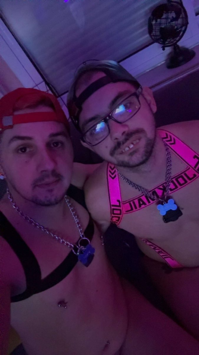 kevrango's tweet photo. 1/2
Je suis un maître fier de sa chienne @Targann_ premier #fist le 13/01/2025 

#fist 
#gay https://t.co/w3lmtwrAfZ
