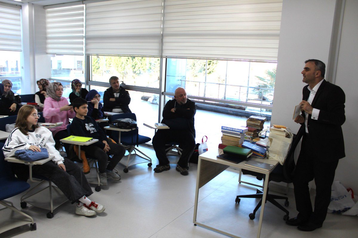 GSB_CayeliGM's tweet photo. Çayeli Yazarlık Okulu eğitimleri tüm hızıyla devam ediyor.. #ÇayeliGM https://t.co/OACNoitvbc