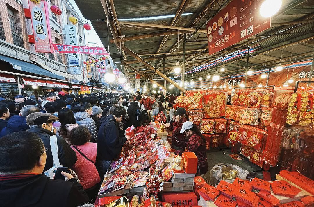 在台​北ﾞ生᠍活那 麼ᱸ久 ᠎聽᠎了好ᱸ久⬝的᠎迪 化街年貨大街 今年終於來朝聖🥰🥰