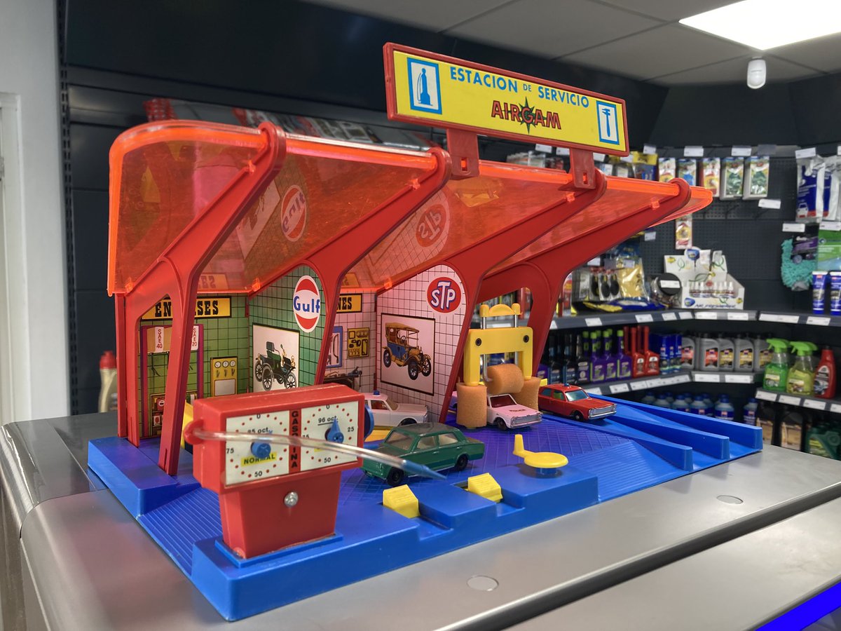 essanjeronimo's tweet image. Buenos días amigos, hay que ver los juguetes que nos traían los Reyes, quien se acuerda de los “Airgamboys”?😜⛽️🚙