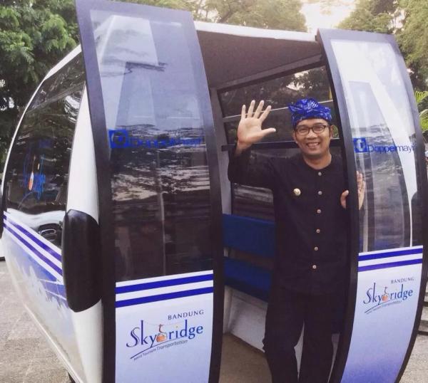 hryperdana's tweet photo. Cenah mau naik kereta gantung. https://t.co/QzuX1s5Yve