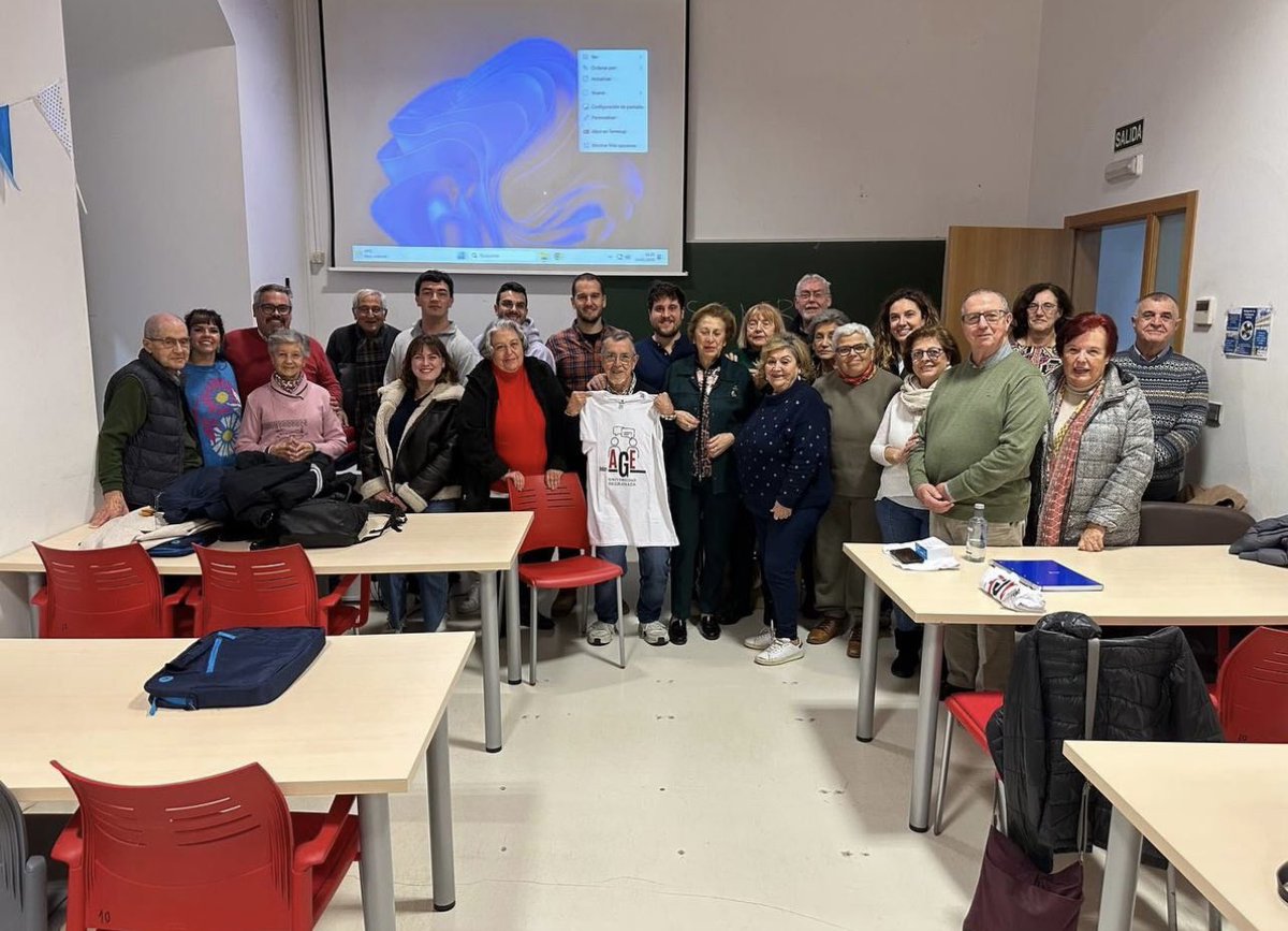 jlopezbelmonte's tweet photo. Gratificante experiencia realizada junto a @Santipozo1 sobre #metaverso e #IA con los estudiantes del Aula Permanente de Formación Abierta de la @feetceuta.

📄Proyecto Inter-Age, coordinado por la profesora Eugenia Rodríguez.

@CanalUGR 
@educatech21 https://t.co/kvF9rk5dIX