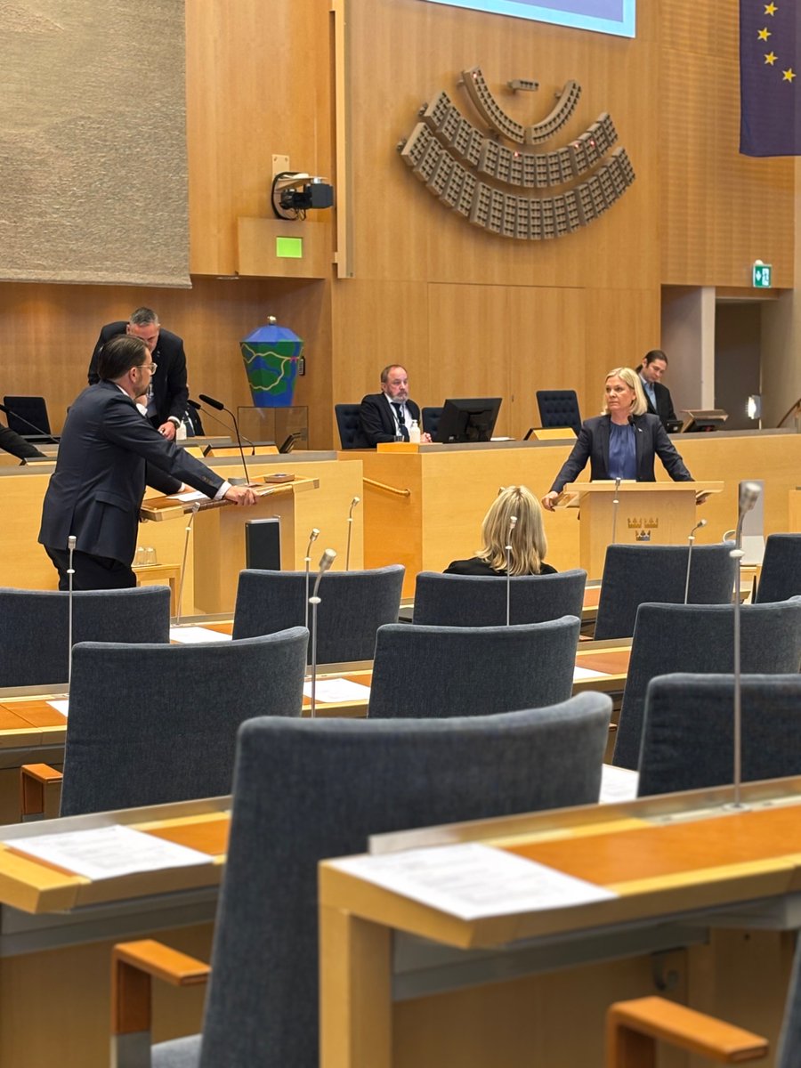 Politik är att prioritera säger Åkesson. Är det därför han beviljar sig själv över 3000:-/månad i skattesänkning samtidigt som en ensamstående undersköterska får 700 mindre än tidigare?