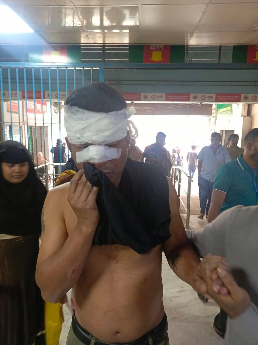 ToritCkz's tweet photo. #Safebangladeshminorities 
The student leaders and youth of Indigenous Community of Chittagong (Bangladesh) were brutally acctacked by a mob Bangali Settlers while the youth were holding a peaceful protest at NCTB.
DT: 15/ 01/2025 https://t.co/CpE2zkoObW