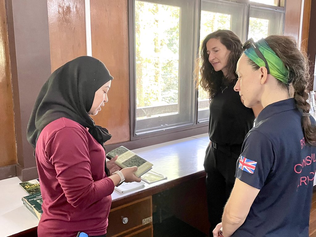 UKinBrunei's tweet photo. 🌿 Our High Commissioner visited Kuala Belalong Field Centre with thanks to the amazing UBD team! The highlight? Conquering the canopy walk—an endurance test, but the breathtaking view was worth it! 🌳

#UKinBrunei #BruneiRainforest #KualaBelalong https://t.co/D6SwwyjDcd