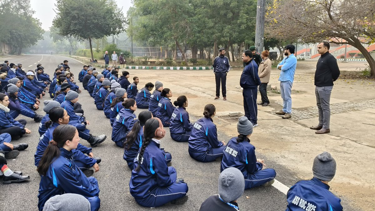 _NSSIndia's tweet photo. Getting ready for the big day!
Camp Director and Drill Instructor guiding our NSS Contingent during parade practice for RD Parade Camp 2025 at JLN Stadium, New Delhi.
#RDPC25 #NSS #RDP2025 #RDParade https://t.co/vCicp4nGlu