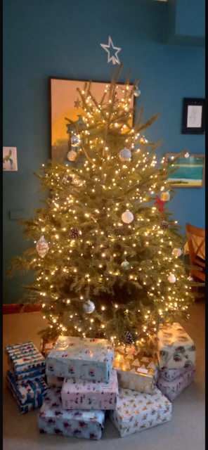 MeadowparkCP's tweet image. Thank you to everyone who donated items to Meadowpark&apos;s Shoebox appeal. We managed to make up 52 boxes which we then donated to the Bethany Christian Trust Homeless shelter in Leith.  #supportingourcommunity