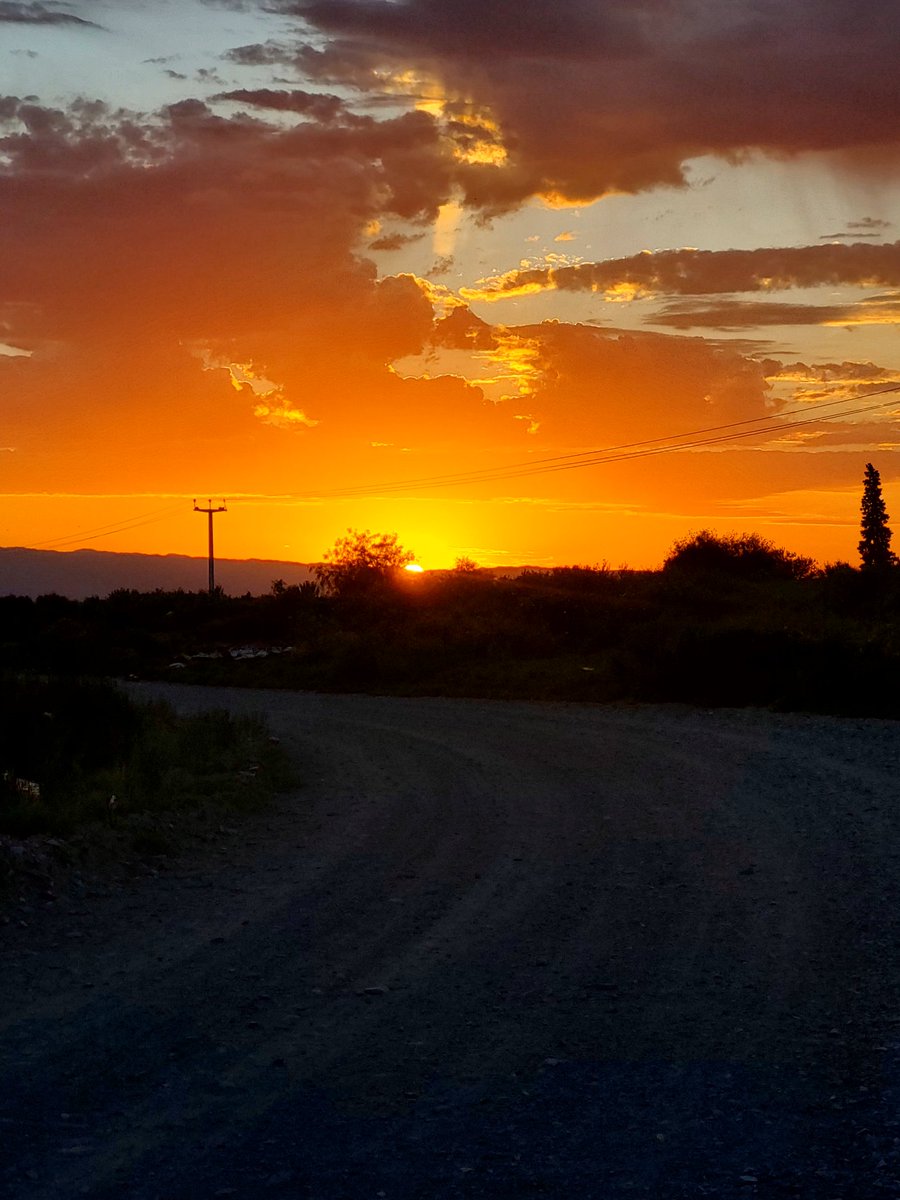 elalbardonero's tweet photo. Una mañana Distinta 🚵‍♂️💪 hasta las Cuevas del Quemado #Angaco #SanJuan 😍 con un amanecer color fuego 🔥!! https://t.co/5KFASo3Sjw