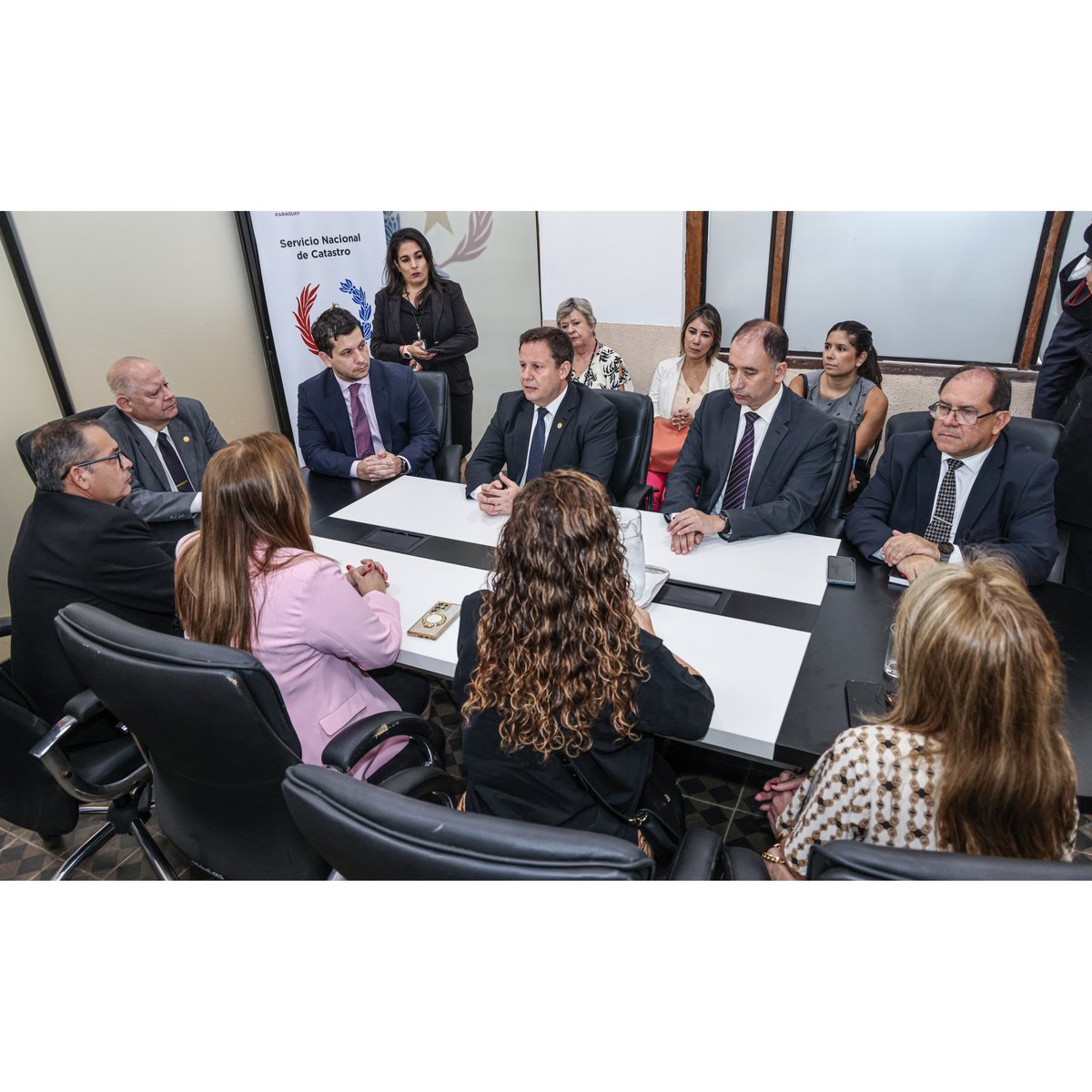 registrounifnac's tweet photo. La “Comisión interinstitucional del RUN”, se reunió esta mañana en la sede de la Dirección General del Servicio Nacional de Catastro, para dar continuidad a las tareas de elaboración del plan de implementación, https://t.co/7yQsOwMYA8