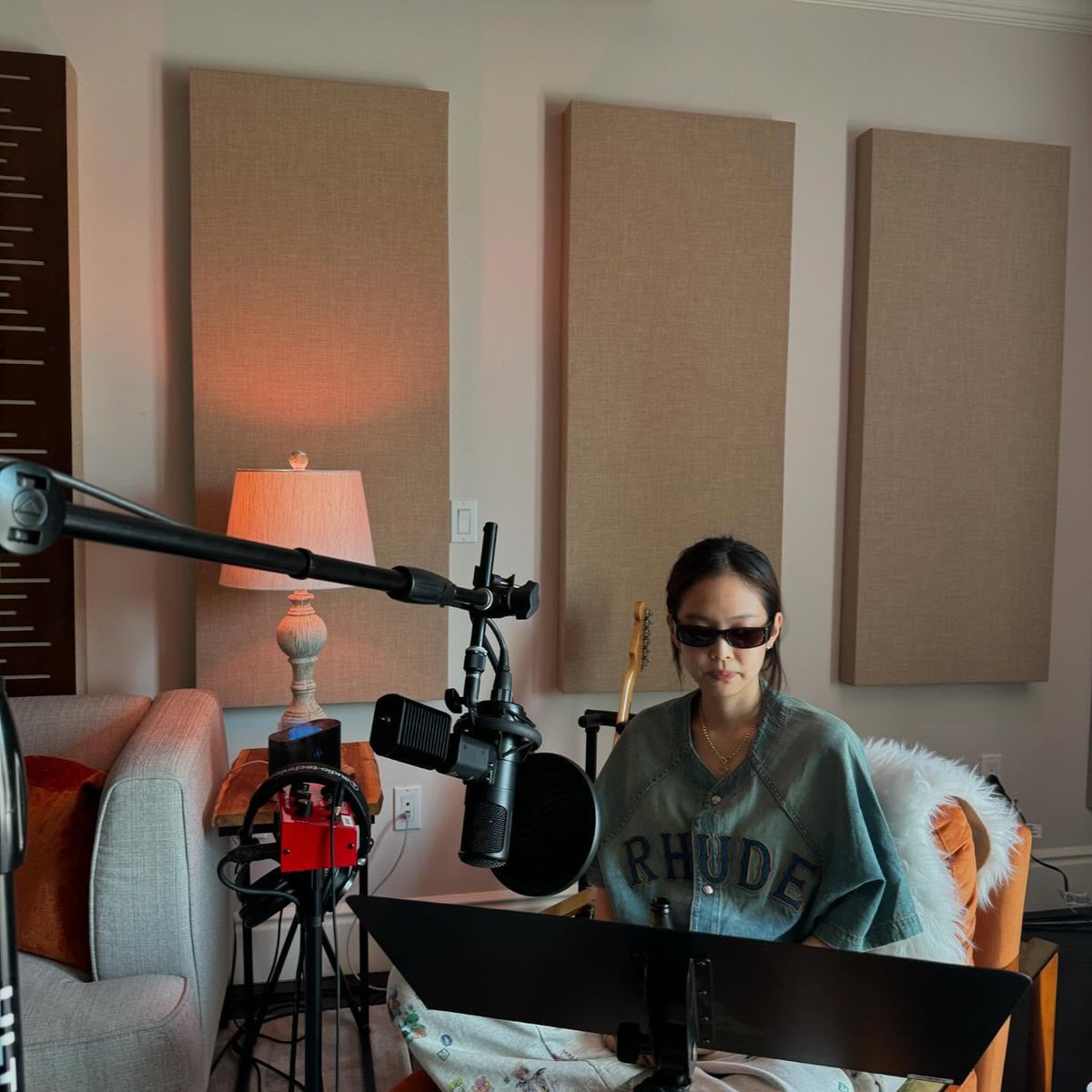 DC 제니 갤러리 tweet media