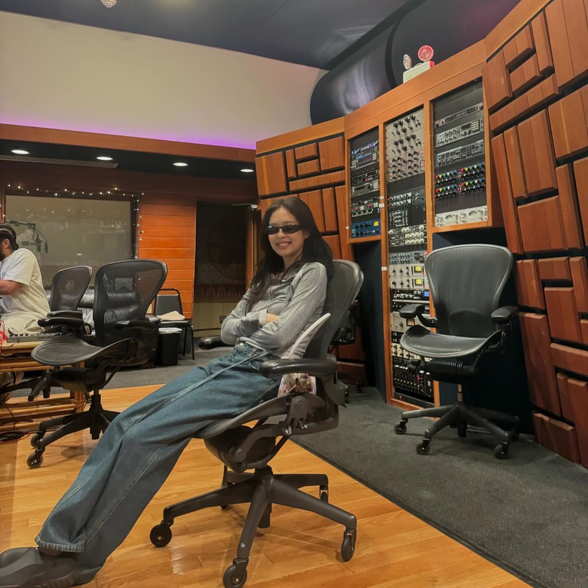 DC 제니 갤러리 tweet media