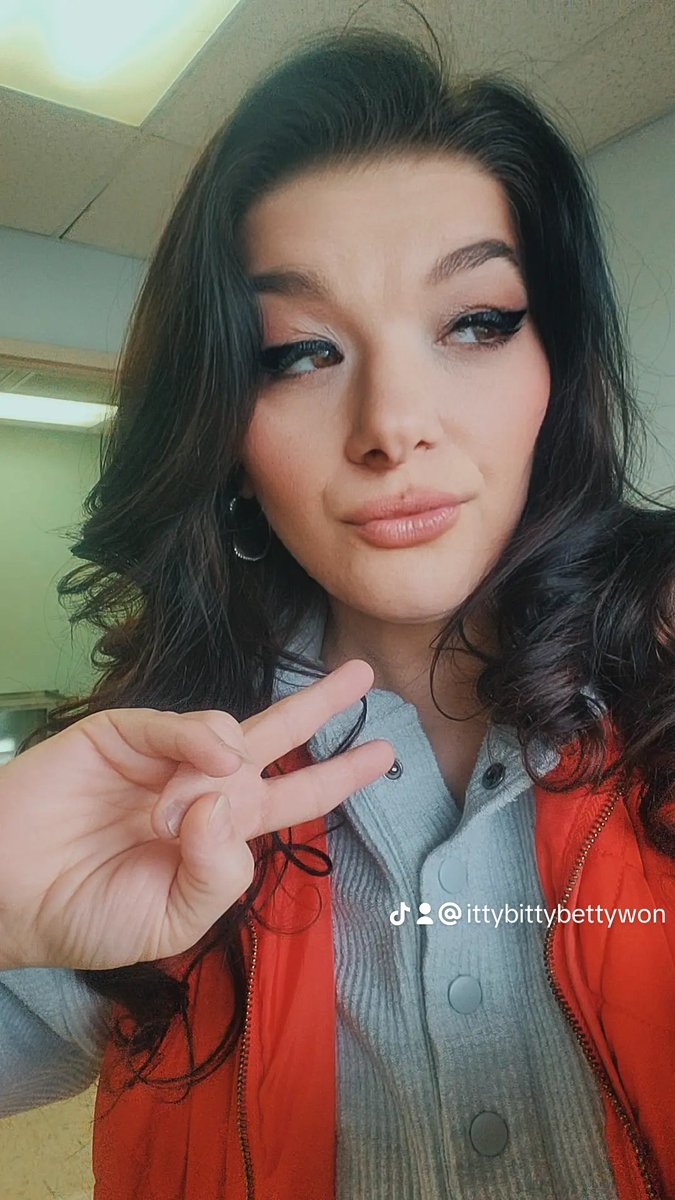 Betty1Eviil's tweet photo. Happy Hump Day, cuties ๐ It has been a week already, and i am ready for the weekend ๐ New day, new vibes โจ๏ธ Halfway through this. ๐ Let's get this bread baybeee โค๏ธ
#gamergirls #gamerlife #fitmotivation #fitchick #fitness #tiktok #bigirlsofinstagram #fyp https://t.co/nb1rYa8IbB