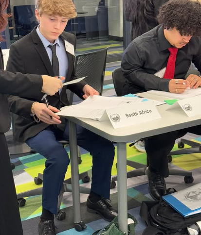 Royal Oak Model UN tweet media