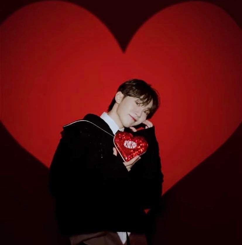 ellanojams's tweet photo. Dear Seungkwannie,
I hope that only joy finds you today.
Thank you for your sweet heart, the strength and grace in everything you do.
I hope you know you are loved. I hope you can pat yourself and say well done.
사랑해💗
#승관이에게_모두가_동그란_사랑을
#YeoBOOseyoDay
#booday https://t.co/vlEbxF2510