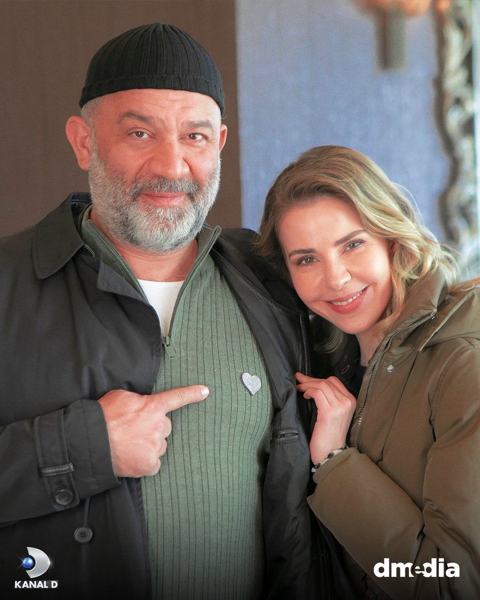 arkaasokaklarrr's tweet photo. #SelMes’ten yüzümüzü güldüren kare geldi! 🤍

#ArkaSokaklar yeni bölümleriyle her cuma saat 20.00’de #KanalD’de!

@KanalD @DMediaOfficial https://t.co/Yqs7eF58Nt
