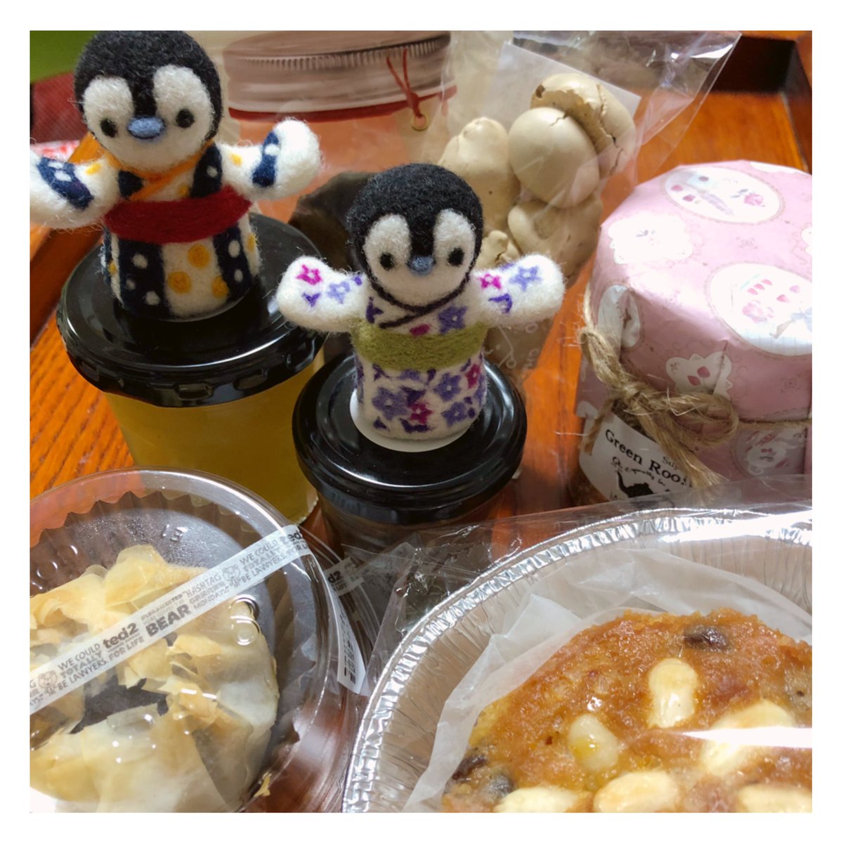 000yum2's tweet photo. 先週末は #関内駅チカアート市 でお買い物も楽しみました😊
@felt_fuwari2002 : お着物ペンギン
#teehausmozart : ハーブティー(グリーンルイボス)
#スイーツラボ : ダンディケーキ、ぱりぱりマロンパイ、ポムショコラ、メレンゲ、ジャム
#横浜 #yokohama
#ハンドメイドイベント #handmadeevents https://t.co/uMHxfSzdim