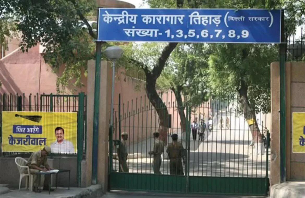 iamkrishna_23's tweet photo. पहली बार पोस्टर सही जगह लगा है... 😀
@ArvindKejriwal 

#DelhiElection2025 #AamAadmiParty 
#ArvindKejriwal #Jailer2 https://t.co/bO40firWnd