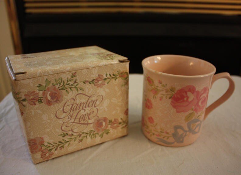 emmasattic98's tweet image. Russ Berne Garden of Love Mug Set  #Gift #Floral #MugSet $24.00 #Dining #Emma’sAtticTreasures